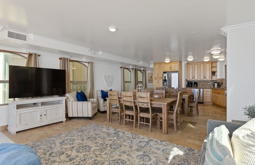 South Oceanside House | Pet Friendly Beachfront Retreat with a Spa P811-1