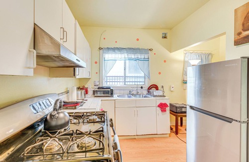 Silver Lake Apartment | Pet-Friendly Los Angeles Duplex ~ 2 Mi to Dtwn!