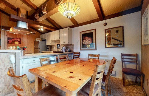 Mammoth Lakes Condo | Pet-Friendly Rustic, Gas Grill, Quiet Location, Pool & Tennis Courts On-site