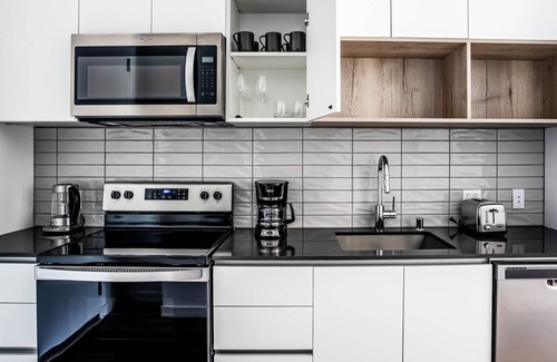 Silver Lake Apartment | Premium Silverlake Studio w/ W/D & Pool, nr 101 & 405, by Blueground