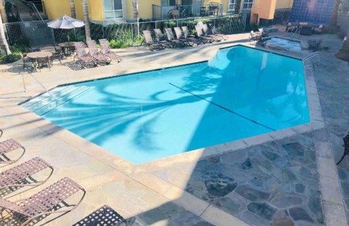 Marina Peninsula Apartment | Prime Marina Del Rey ❤ 1Br, 1Den, 3Beds