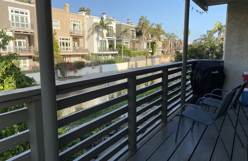 Marina Peninsula Apartment | PRIVATE BEDROOM BY THE BEACH *PRIME LOCATION*