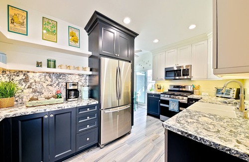 South Mission Beach Apartment | Quiet, ground-floor beach bungalow steps from the water with enclosed patio & AC