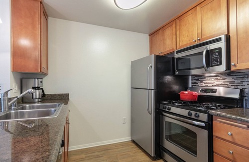 Los Angeles Apartment | Rad Playa del Rey 1BR w/Gym, W/D & Pool, near LAX & Beach, by Blueground