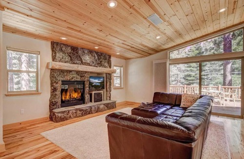 Country Club Estates House | Redwood Refuge