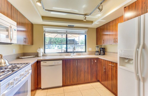 Palm Springs House | Resort-Style Palm Springs Townhome w/Pool Access