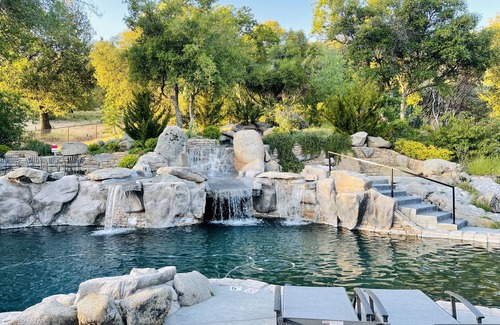 Mariposa House | Sahari Lodge- Eco Luxury Estate on 62ac, Gorgeous Pool&Spa, MTN Views, Yosemite