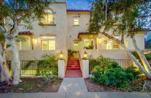 Crown Point House | Sail Bay Luxury Retreat With Private Spa and Rooftop Bay View