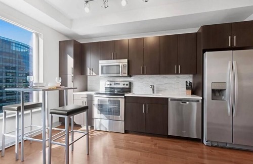 Pacific Terrace Apartment | San Diego Apartments 1 BR | Luxury | pool