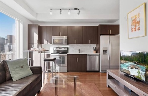 Pacific Terrace Apartment | San Diego Apartments 1 BR | Luxury | pool