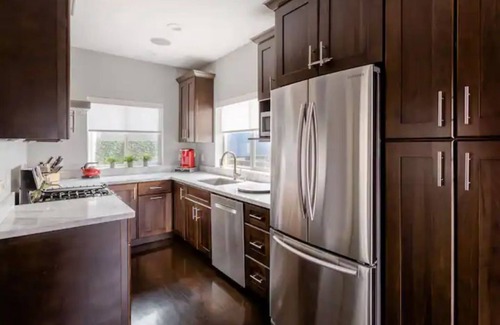 Brisbane House | Savor the Peace at a Comfy Cottage Minutes from Downtown SF