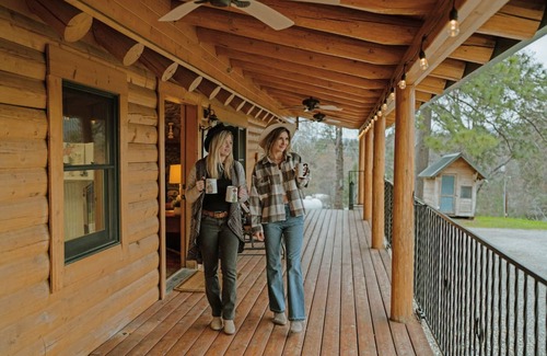 Mariposa Apartment | Scenic View Wildwood Heaven Hottub by Casa Oso