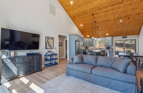 Glencoe House | Serene Arnold Cabin Rental w/Deck & Fire Pit! by RedAwning