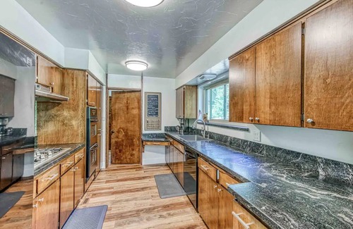 Sierra Cedars Cabin | Smoke Tree Getaway in Shaver Lake - Pet friendly!