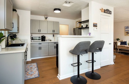 East Beach House | Spacious 3 Bedroom Near Beach
