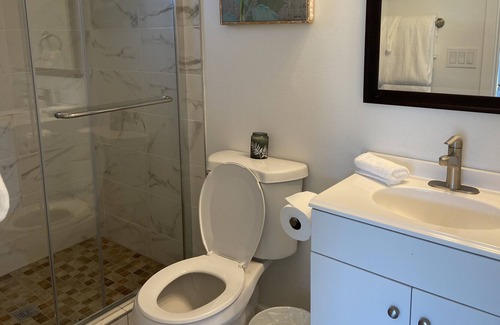 Edgewood Park House | Spacious Bright Renovated 2 Bedroom 2 Bath Central