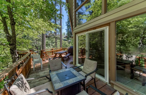 Sierra Cedars House | Spacious & contemporary cabin with W/D, billiards & lovely tree-lined views