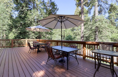 Sierra Cedars Cabin | Spacious Home w/ Epic Game Room, WiFi, Big Outdoor Deck - Near Lake & Slopes