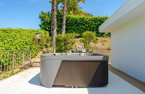 Hollywood Hills House | Spacious Studio City Home: Pool, Jacuzzi, Valley Views, Near Universal
