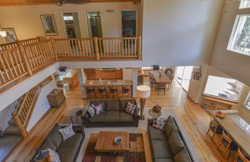 Truckee Cabin | Spacious Tahoe Donner Home w/Private Hot Tub, Pool Table, Darts, and HOA Gym and Pool Access!