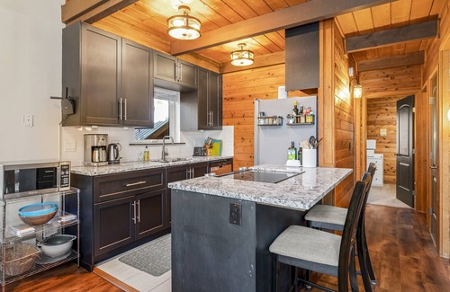 Truckee Cabin | Spacious Tahoe Donner Home w/2 Car Garage, HOA Amenity Access, Close to Skiing!