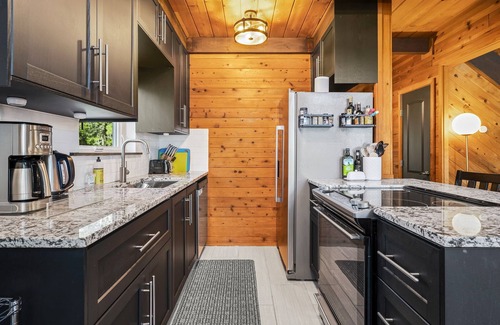 Truckee Cabin | Spacious Tahoe Donner Home w/2 Car Garage, HOA Amenity Access, Close to Skiing!