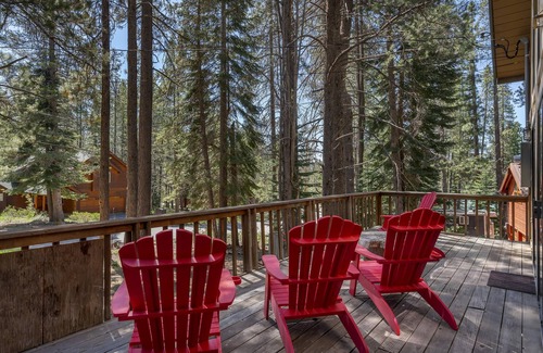 Truckee Cabin | Spacious Tahoe Donner Home w/2 Car Garage, HOA Amenity Access, Close to Skiing!