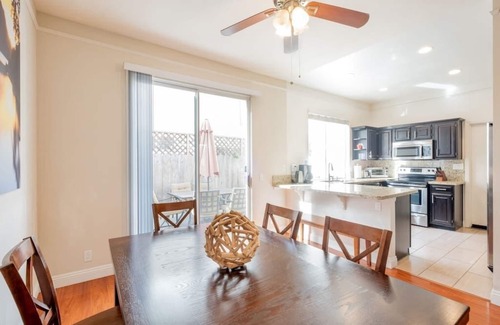 Crown Point House | SPECIAL! Luxury Family Townhome3 Walk to Beach AC BBQ Garage Crib