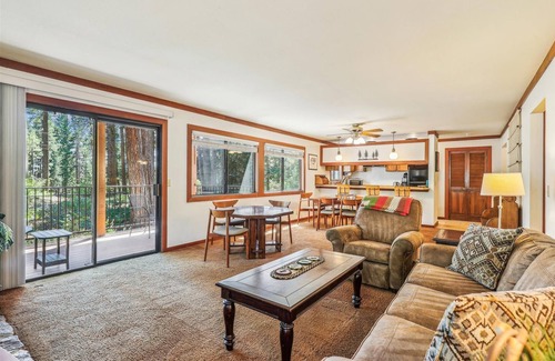 Lake Forest Condo | St. Francis Lakeside Classic Stay #1