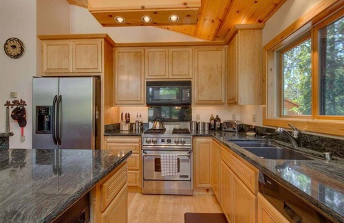 Tahoma House | Starry Night Cabin in Tahoma
