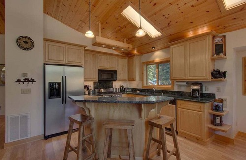 Tahoma House | Starry Night Cabin in Tahoma