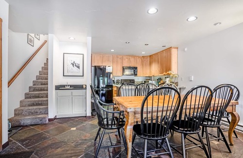 Mammoth Lakes House | Steps to Canyon Lodge! Luxurious Fully Updated, 2 Bedroom 2 Bath Condo W/Garage