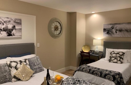 West San Jose Bed & Breakfast | Superior Deluxe Queen Room next to Santana Row