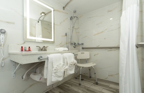 Woodlake Hotel | SureStay Plus Hotel by Best Western Sacramento Cal Expo