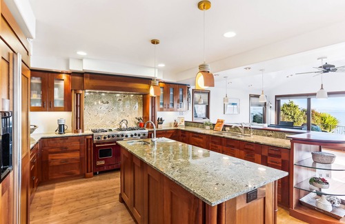 Opal Cliffs House | Surf Rider’s Oceanfront Hideaway – Stunning Beach Home with Panoramic Monterey Bay Views & Hot Tub