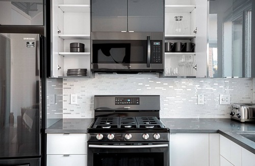 Downtown San Francisco House | Swanky SoMa 1BR w/Office, W/D, Private Patio, walk to HQs, by Blueground