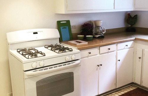 Upper Telegraph Apartment | Sweet, Spacious Garden Apartment Rockridge/Temescal