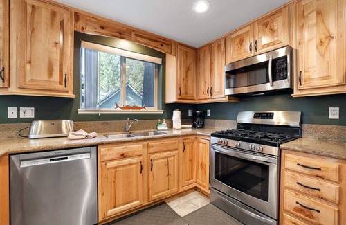 Christmas Valley House | Tahoe Frost - Air conditioned 4 bedroom Tahoe home