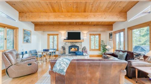 Chamberlands House | Tahoe Timber by AvantStay Beach Lake Access