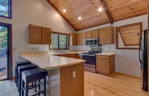 Sunnyside House | Tahoe Woods - Tahoe Park Beach Access w/Private Hot Tub Dogs OK