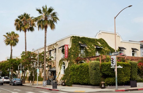 Beverly Hills Apartment | The Crescent powered by Sonder | Superior King Room
