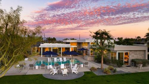 La Quinta House | The Polo Villas by AvantStay Modern Oasis Near Empire Polo Club