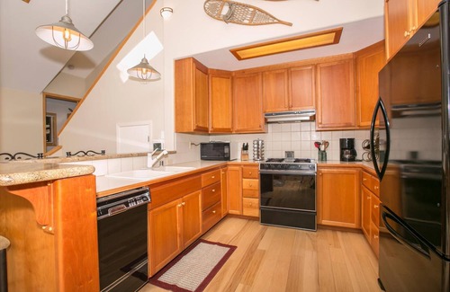 Timberland House | Timberland Retreat - Tahoe City West Shore 4 BR 4 Bath with private hot tub - Sleeps 9