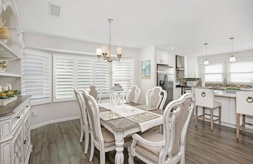 Bankers Hill House | Tranquil 4 Bedroom w/Deck, Backyard, and Hot Tub!