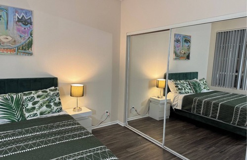 Miracle Mile Apartment | Travel Haven at Miracle Mile