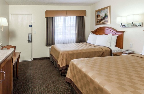Northwest Anaheim Hotel | Travelodge by Wyndham Fullerton Near Anaheim