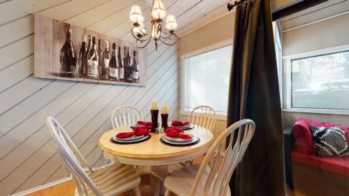 Majestic Pines Apartment | Two-Bedroom Apartment