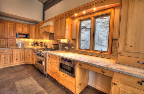 South Lake Tahoe House | Ultimate Location, Lake View, On the mountain, 5 min to the action.