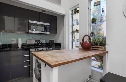 Little Italy Apartment | Urban Little Italy Loft: Walkable Foodie Paradise w/Parking, Near SD Attractions