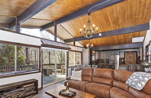 Crestline House | Wander Haus Sleeps 8 Pet Friendly